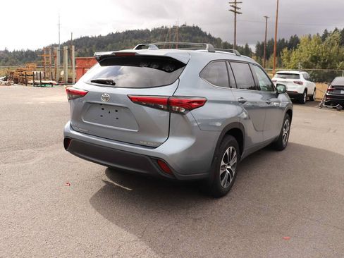 Used 2021 Toyota Highlander XLE AWD/4WD image 5