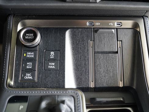 Used 2024 Lexus GX 550 AWD/4WD image 21