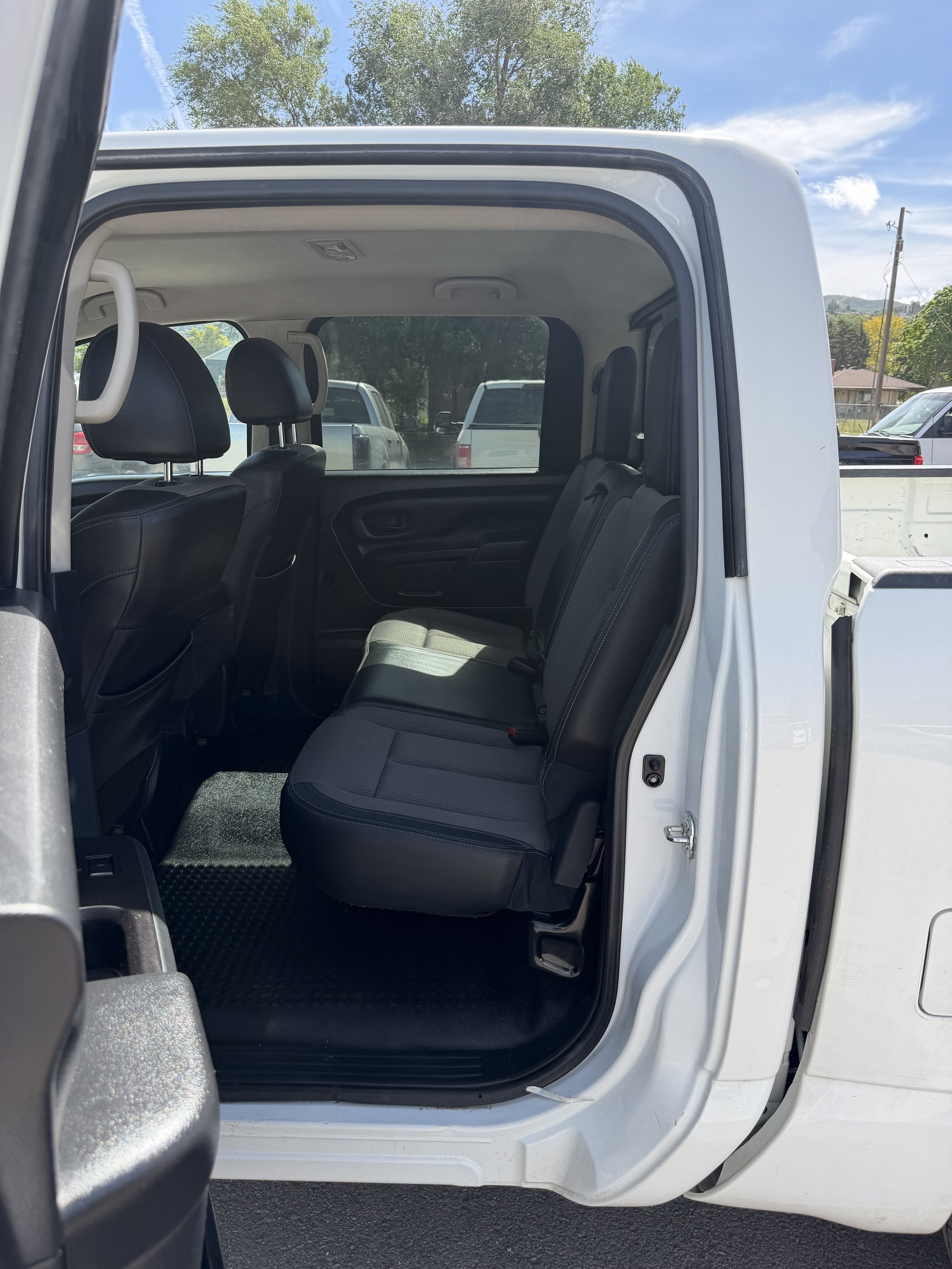 Used 2019 Nissan Titan S AWD/4WD image 18