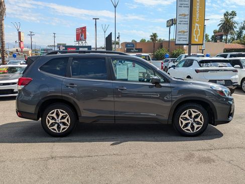Used 2021 Subaru Forester Premium image 4