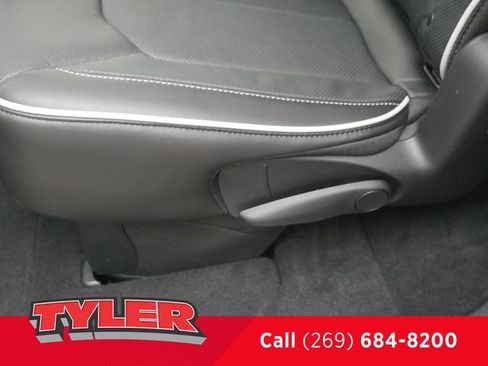 New 2027 Chrysler Pacifica Limited FWD image 41