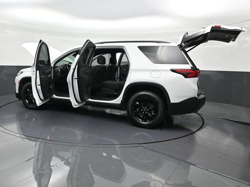 Used 2023 Chevrolet Traverse LT image 35