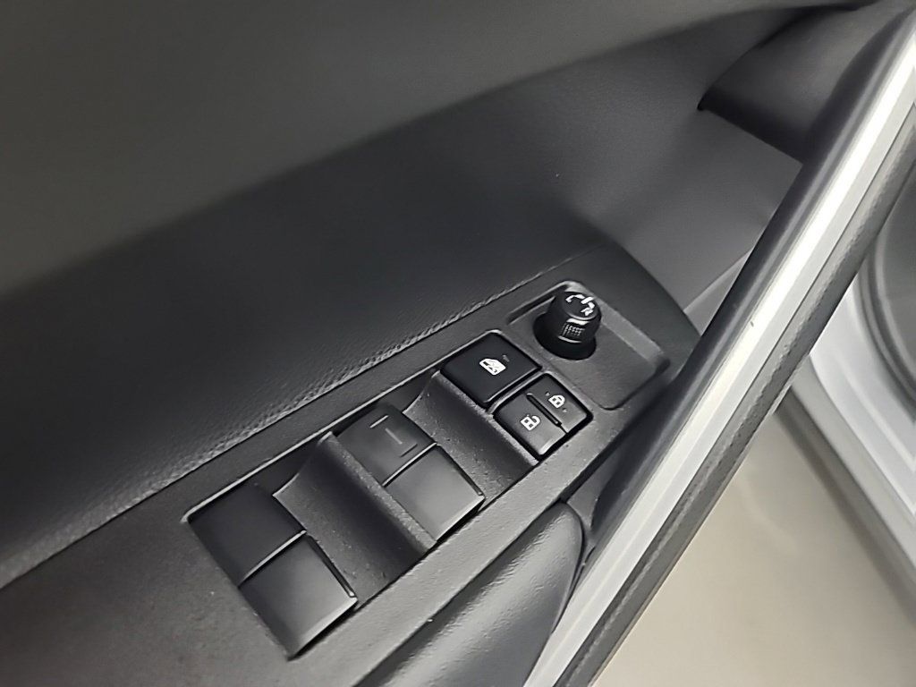 Used 2026 Toyota Corolla Cross LE FWD image 24