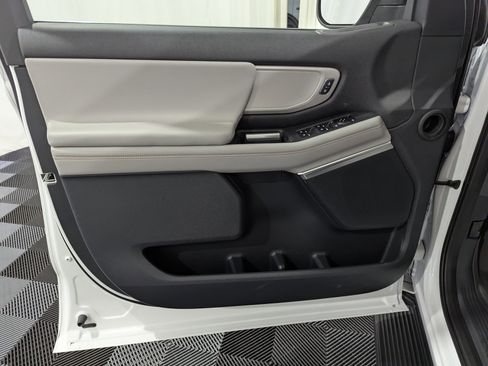 Used 2025 Ford Expedition Active image 19