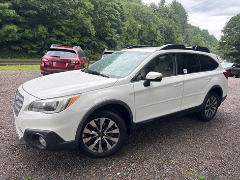 Used 2015 Subaru Outback 2.5i Limited AWD/4WD image 2