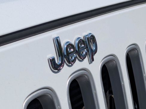 Used 2018 Jeep Wrangler Unlimited Sahara w/ Connectivity Group AWD/4WD image 26