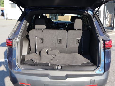 Used 2023 Chevrolet Traverse LT FWD image 34
