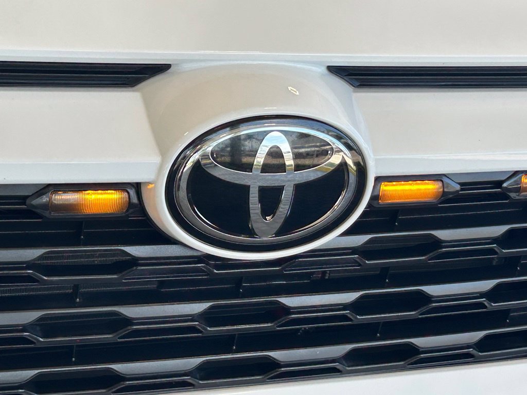 Used 2022 Toyota RAV4 XLE w/ Convenience Package FWD image 20