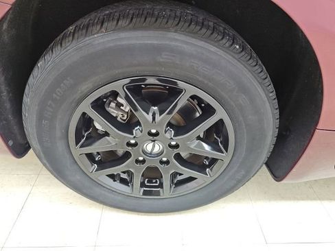 Used 2023 Chrysler Pacifica Touring-L FWD image 20