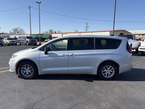 Used 2024 Chrysler Pacifica Touring-L image 20