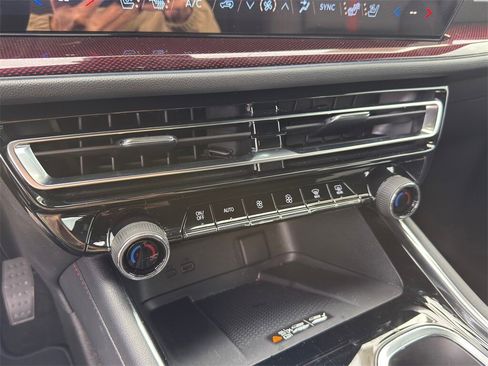 Used 2026 Chevrolet Traverse RS image 20