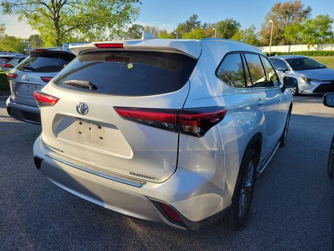 Used 2020 Toyota Highlander Platinum image 14