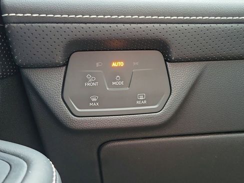 Used 2024 Volkswagen Atlas SEL Premium R-Line image 33