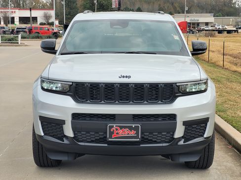 New 2025 Jeep Grand Cherokee L Altitude image 2