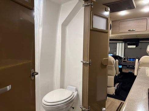 Used 2024 Mercedes-Benz Sprinter 3500 image 33