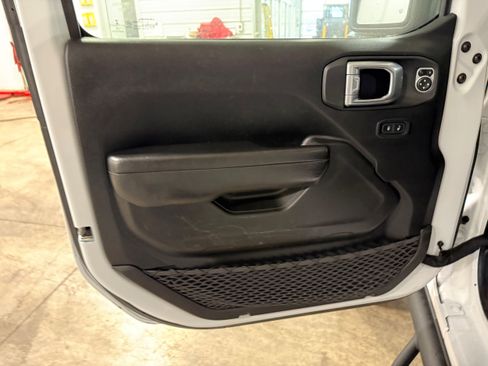 Used 2022 Jeep Wrangler Unlimited Sport image 59