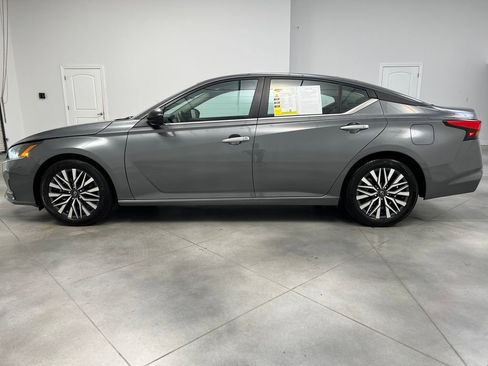 Used 2025 Nissan Altima 2.5 SV FWD image 4