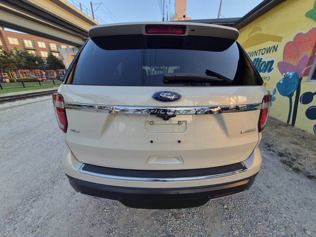 Used 2018 Ford Explorer XLT w/ Equipment Group 202A FWD image 8