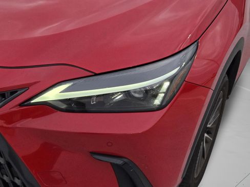 Certified 2025 Lexus NX 250 FWD w/ Accessory Package (Z1) image 8