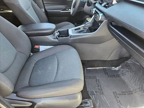 Used 2025 Toyota RAV4 XLE image 19