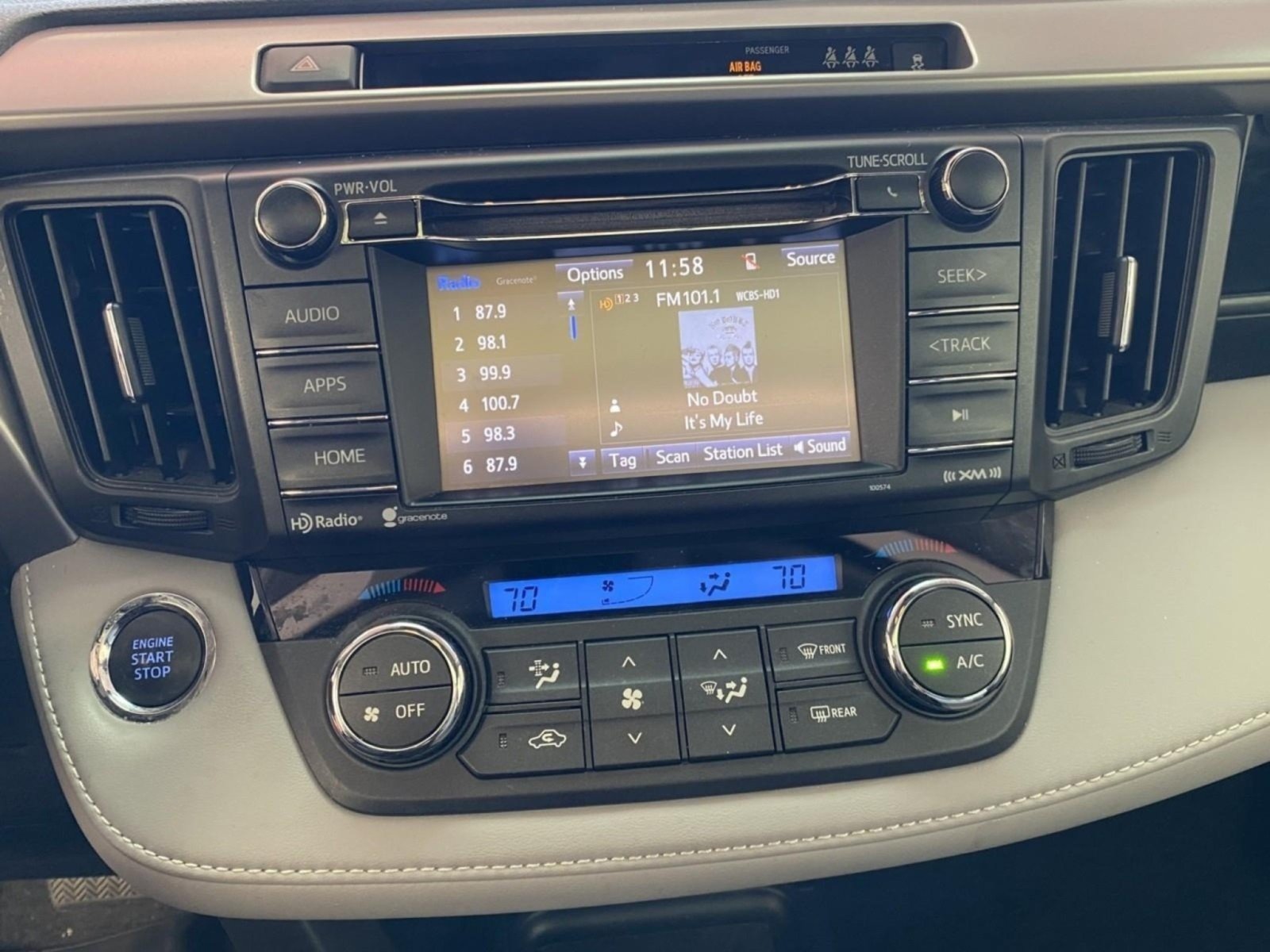 Used 2018 Toyota RAV4 XLE AWD/4WD image 27