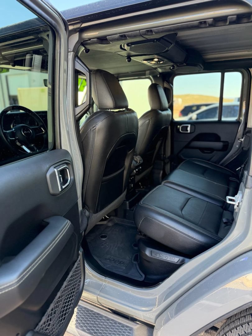 Used 2023 Jeep Wrangler Unlimited Sahara w/ Cold Weather Group AWD/4WD image 15