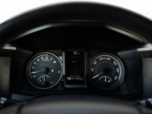 Used 2018 Toyota Tacoma TRD Sport image 15