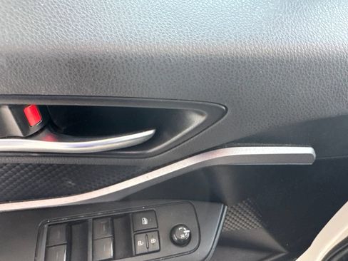 Used 2020 Toyota C-HR LE FWD image 5