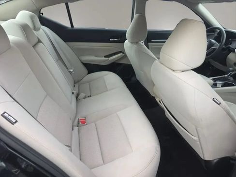 Used 2022 Nissan Altima 2.5 SV FWD image 13