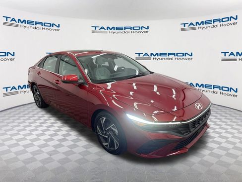 Used 2025 Hyundai Elantra Limited FWD image 7