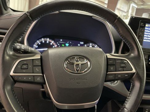 Used 2022 Toyota Highlander XSE image 17