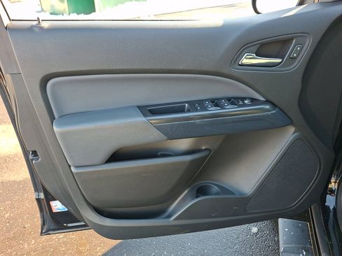 Used 2020 Chevrolet Colorado Z71 w/ Z71 Midnight Edition image 14