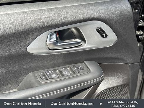 Used 2025 Chrysler Pacifica Limited w/ Trailer Tow Group FWD image 12