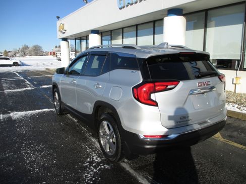 Used 2021 GMC Terrain SLT w/ Infotainment Package II image 3