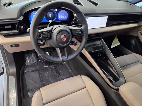 New 2026 Porsche Macan Electric RWD image 4