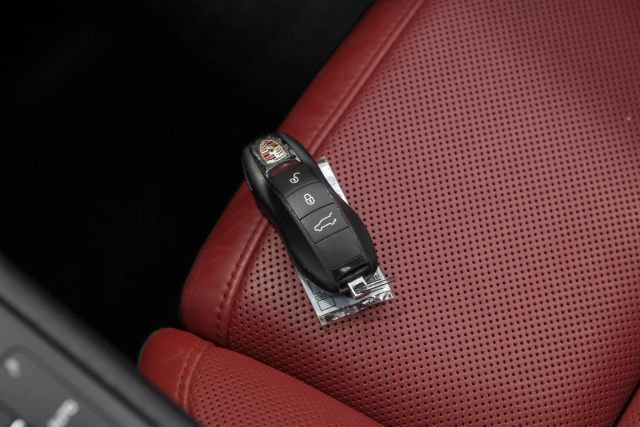 Used 2018 Porsche Macan Sport Edition AWD/4WD image 68