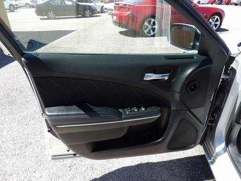 Used 2022 Dodge Charger SXT RWD image 9