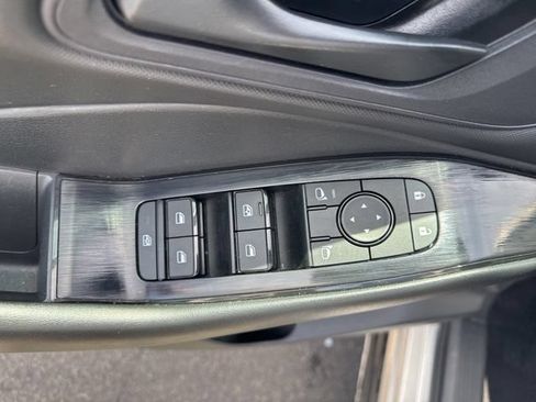 Used 2024 Nissan Rogue S AWD/4WD image 8