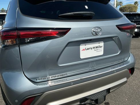 Used 2024 Toyota Highlander Platinum image 24