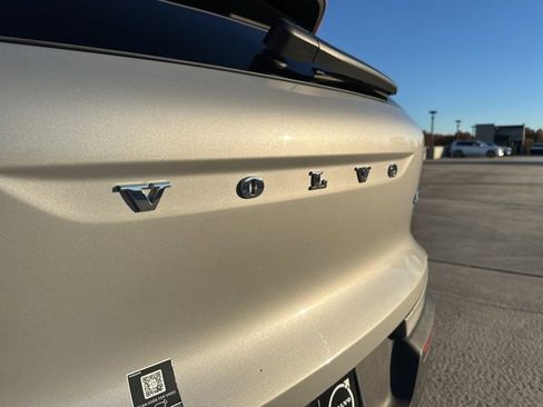 Certified 2025 Volvo XC40 B5 Plus image 37