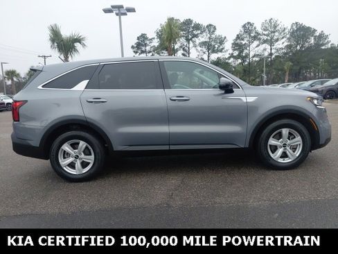 Used 2023 Kia Sorento LX image 4