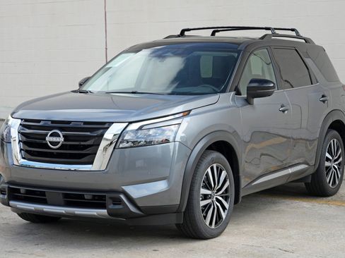 Used 2025 Nissan Pathfinder Platinum AWD/4WD image 51