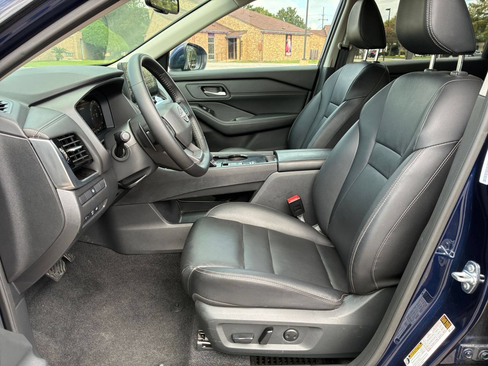 Used 2026 Nissan Rogue SL FWD image 28