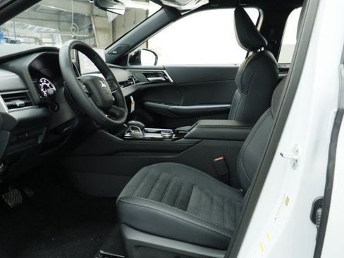 New 2026 Mitsubishi Outlander LE FWD image 6