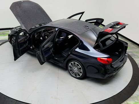 Used 2019 BMW 530i 530i w/ M Sport Package image 40