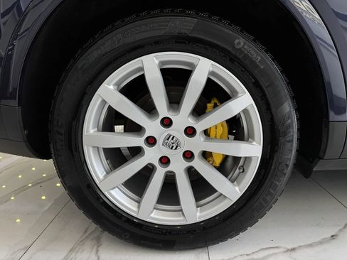 Used 2019 Porsche Cayenne S image 9