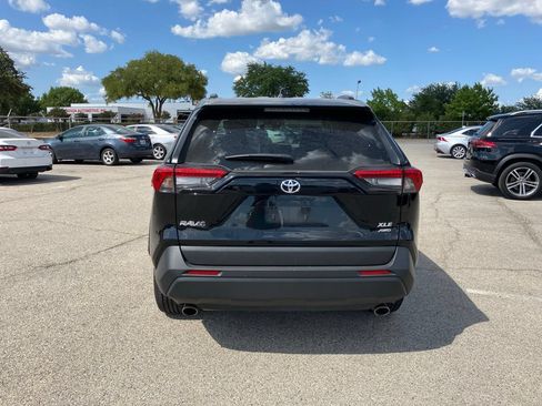 Used 2025 Toyota RAV4 XLE AWD/4WD image 5