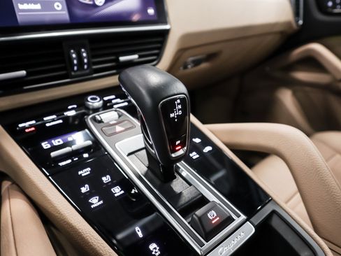 Certified 2023 Porsche Cayenne S AWD/4WD image 16