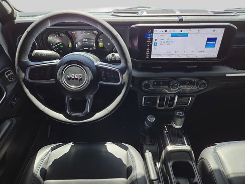 Used 2024 Jeep Wrangler High Altitude AWD/4WD image 18