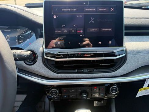 Used 2024 Jeep Compass Latitude w/ Convenience Group image 20